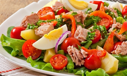 На этот салат с тунцем вы потратите 3 минуты: идеальное сочетание продуктов (РЕЦЕПТ)