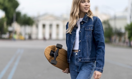 Спідниця плісе та джинсові куртки знов у моді весною 2024 (ФОТО)