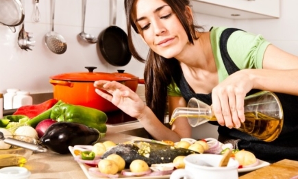 Ученые доказали: готовить дома опасно для здоровья женщин