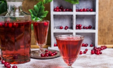 Всего три ингредиента и никакой стерилизации: самый простой рецепт компота на зиму (ВИДЕО)