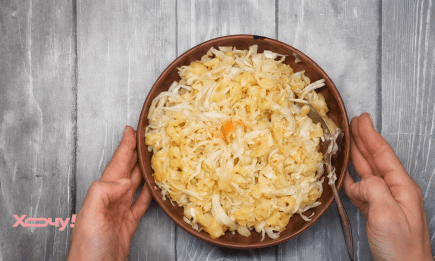 Смешиваем картофель с квашеной капустой: шикарное блюдо из простейших ингредиентов (ВИДЕО)