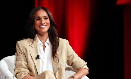 Меган Маркл примерила яркий комплект: раскрываем бренд и цену наряда жены принца Гарри (ФОТО)