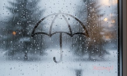 Окна "плачут" от холода? Быстрый лайфхак, как убрать конденсат одним хитрым предметом