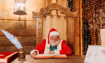Чудес много не бывает: в новогодней Резиденции на ВДНГ появился второй Санта (ФОТО)