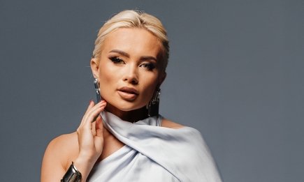 "Новорічне диво": ANGELA презентувала новий хіт напередодні свят