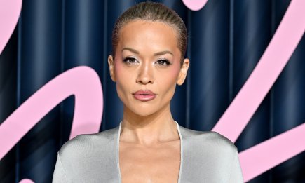 Такого никто не ожидал! Рита Ора вышла на красную дорожку в платье с самым глубоким декольте (ФОТО)