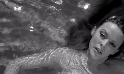 Кайли Миноуг представила черно-белый клип на песню Flower