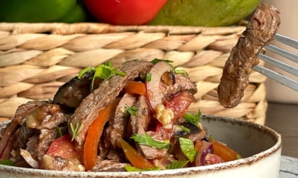Сытный салат "Тбилиси" заменит вам все обеды и ужины: фантастически сытное блюдо (РЕЦЕПТ)