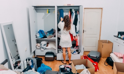 Лайфхак — як облаштувати шафу з одягом так, щоб завжди було зручно нею користуватися