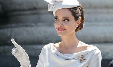 Анджелина Джоли в элегантном образе на службе в Лондоне (ГОЛОСОВАНИЕ)