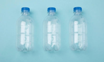 Лайфхак на случай отключений света: положите пару бутылок воды в морозилку, чтобы избежать неприятных проблем
