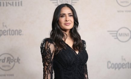 58-летняя Сальма Хайек устроила горячие танцы на камеру во время съемок для известного журнала (ФОТО, ВИДЕО)