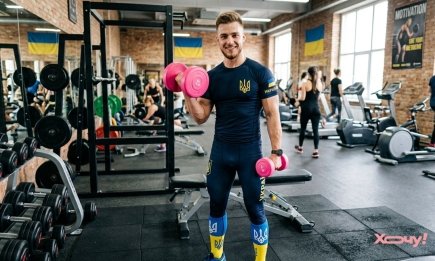 Селфи, взгляд профи и фирменные кроссовки: 25 смешных лайфхаков для спортзала, которые сделают вас звездой