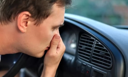 Як позбутися запаху цигарок у салоні машини - ТОП-5 дієвих способів