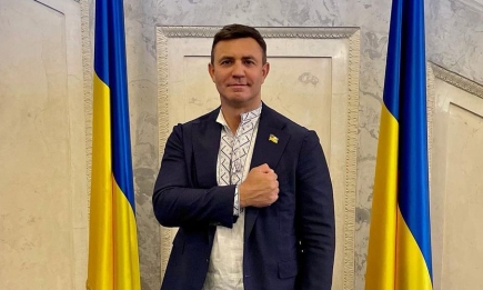 Микола Тищенко заявився в суд, як на модний показ: у вбранні, дорожчому, ніж 3 місячні зарплати депутата (ФОТО)