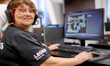 Топовая киберспортсменка: 61-летняя украинка победила в турнире Counter-Strike