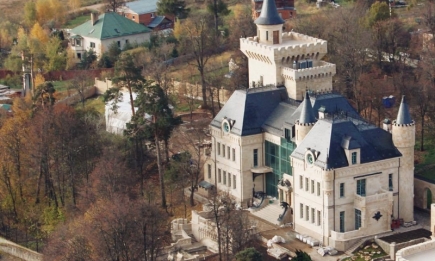 Как выглядит замок Аллы Пугачевой, выставленный на продажу за один миллиард рублей (ФОТО)