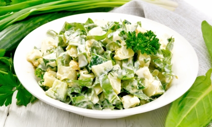 Цей ситний картопляний салат повинен стояти на святковому столі: простий рецепт на Трійцю