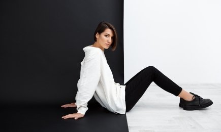 Ці штани вже всім набридли: стилісти розповіли, чим їх замінити (ФОТО)