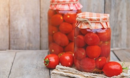 Как заготовить помидоры, чтобы они были сладкими и вкусными: вот что нужно добавить в рассол (РЕЦЕПТ)