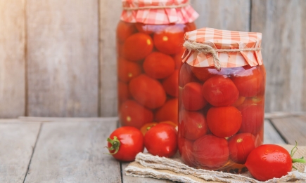 Нереально смачні помідорчики в банках: солодкі, а розсіл - як золото (РЕЦЕПТ)