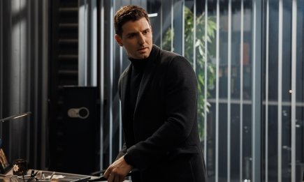 Владеет тремя иностранными языками, был на партнерских родах и не афиширует помощь: 5 интересных фактов об актере Павле Текучеве