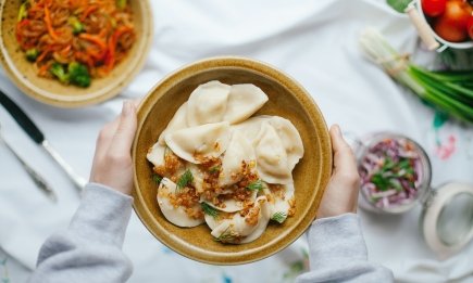 Идеальное тесто, которое не рвется, не слипается и получается очень вкусным: лучший рецепт вареников