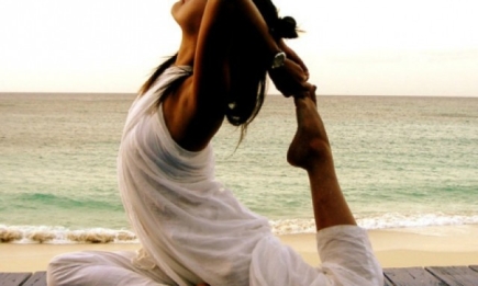 Утренняя йога для бодрого утра. Видеоурок