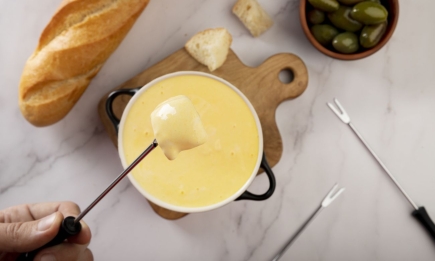 Плавлений сир, втричі смачніший, ніж у магазині: нереально смачна закуска (РЕЦЕПТ)