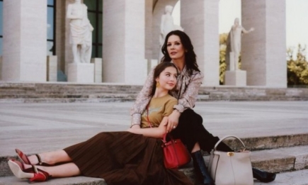 Семейная коллаборация: Кэтрин Зета-Джонс снялась в ролике Fendi со своей дочкой (ФОТО+ВИДЕО)