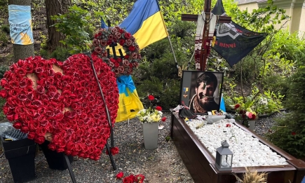 В Киеве неизвестные устроили разгром на могилах погибших Героев Да Винчи, Джуса и Петриченко: что известно (ФОТО, ВИДЕО)