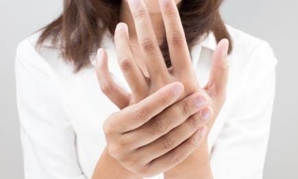 Судороги пальцев рук: причины и как лечить?