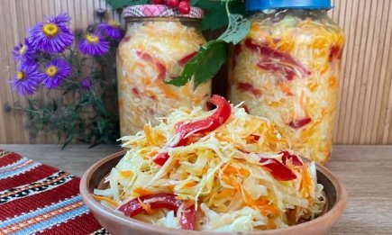 Не квашена, але виходить ще смачніше: найкращий салат з капусти на зиму (РЕЦЕПТ)