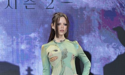 Дженна Ортега выгуляла необычный аутфит: новые фото актрисы из Сеула