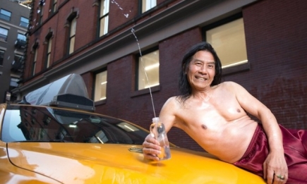 Антигламур с благородной целью: таксисты из Нью-Йорка выпустили эротический календарь в духе французcких пожарных (ФОТО)
