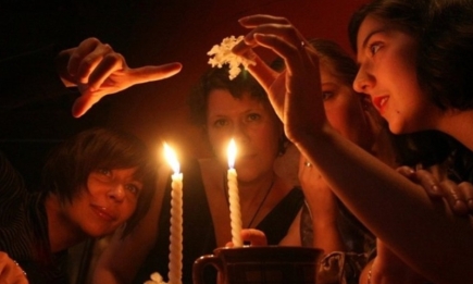 На расческе, цепочке и свече: 5 популярных способов гадания на Андрея