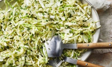 Їм і не можу наїстись: цей салат “Хрустке диво” готується всього 5 хвилин, а смак неймовірний (РЕЦЕПТ)