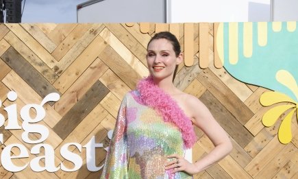 Эффектный аутфит Софи Эллис-Бекстор: новый лук певицы на Big Feastival 2025 (ФОТО)