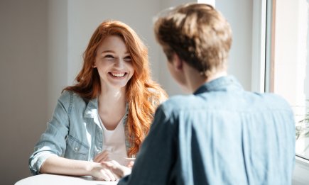 Як зрозуміти, що людина відчуває до вас насправді: 3 психологічні сигнали, які легко помітити