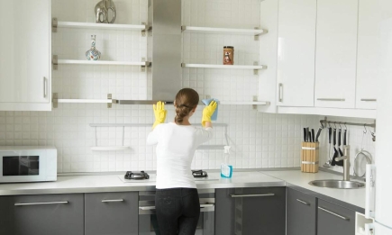 Безупречно чистая кухня без следа жира: средство за копейки творит настоящие чудеса