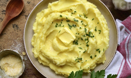 Чому картопля стає сірою і жахливою на смак: головні помилки у приготуванні пюре