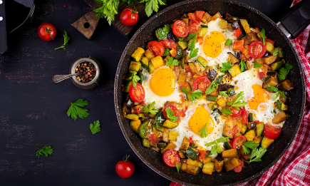 Несколько яиц, помидор – и такой завтрак любимая не забудет: роскошная шакшука (РЕЦЕПТ)