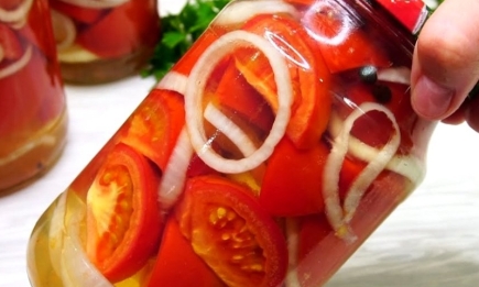 Спробуйте - і будете робити так постійно: ці помідори по-фінськи виходять шалено смачними (РЕЦЕПТ)