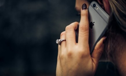 Звонят и молчат: чем опасны такие звонки и как реагировать