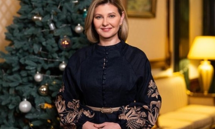 Модный рождественский образ: Зеленская поздравила украинцев с праздником в эффектной черной вышиванке (ФОТО)