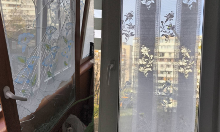 “Лайфхак від моєї мами”: українка показала, як своїми руками зробити “броньоване” скло, яке не винесе вибухом (ФОТО)