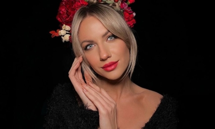 "Кто-то у дверей постоянно оставляет цветы": Леся Никитюк получила огромный букет тюльпанов от тайного поклонника