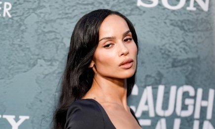 Ох, соблазнительница! Зои Кравиц похвасталась идеальным прессом в черном наряде (ФОТО)