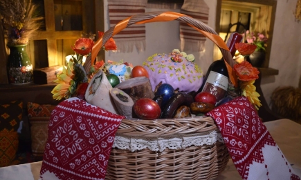 Без кров'янки, горілки та грошей: що категорично заборонено класти у кошик на Великдень