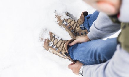 Что насыпать в носки, чтобы ноги были целый день теплыми и сухими: старый народный трюк